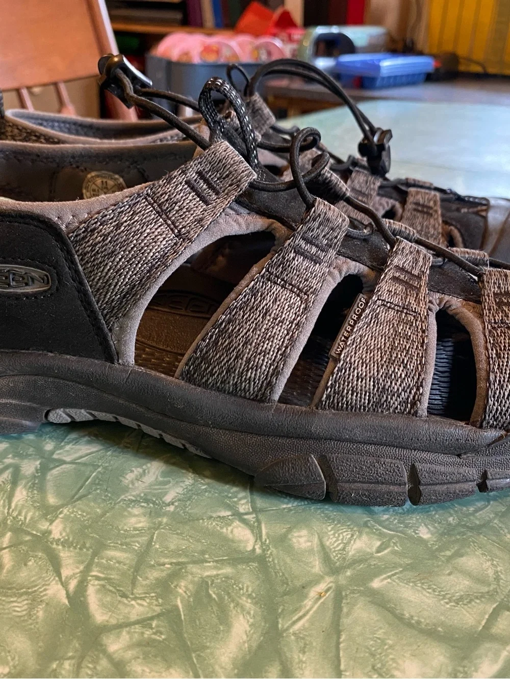 KEEN Men's Size 11 Newport H2 Sandal/Sneaker in Black/Steel Grey Color Way